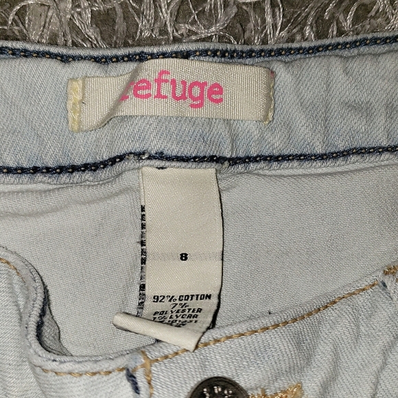 Refuge Denim Shorts, Size 8 - Picture 3 of 4